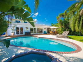 Bay Breeze House Waterfront home with pool